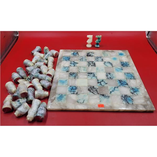 NOS Hand-Carved Authentic Alabaster Complete Chess Set Made in Italy