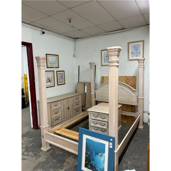 Pickled Oak Style Queen Poster Bed w/Dresser/Mirror/2 Nightstands