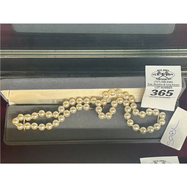 Pearl Necklace w/Case