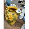 Image 2 : Roseville Yellow Floral Vase