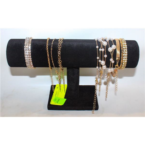 JEWELRY ORGANIZER WITH 12 BRACELETS