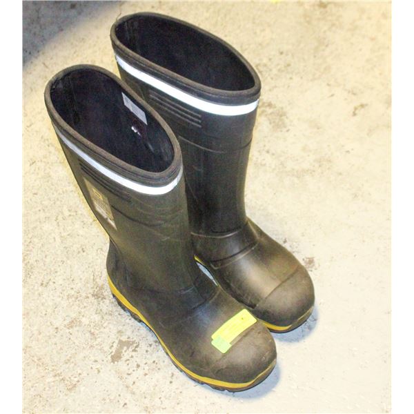 DAKOTA COMPOSITE SZ10 RUBBER BOOTS W/COMPOSITE TOE
