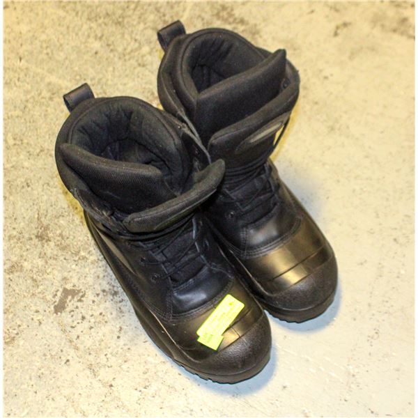 BAFFIN SIZE 11 CSA APPROVED WINTER STEEL TOE BOOTS