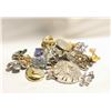 Image 1 : COLLECTION OF VARIOUS PINS AND BROACHES PLUS