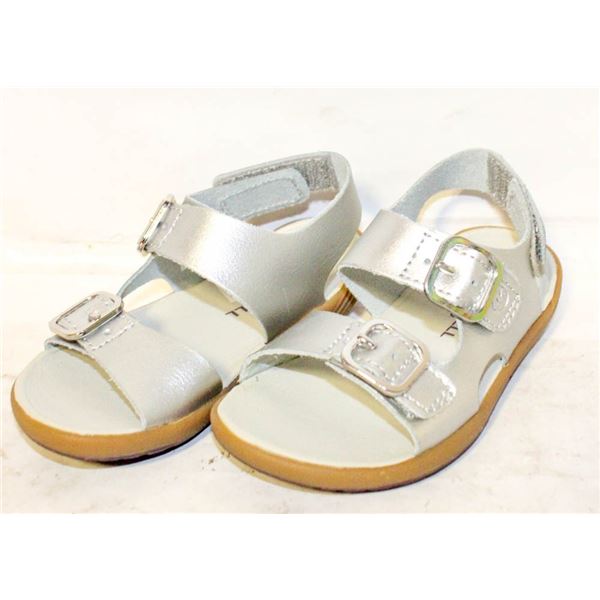 MERRELL BARE STEPS SILVER TODDLER APPROX SZ 3