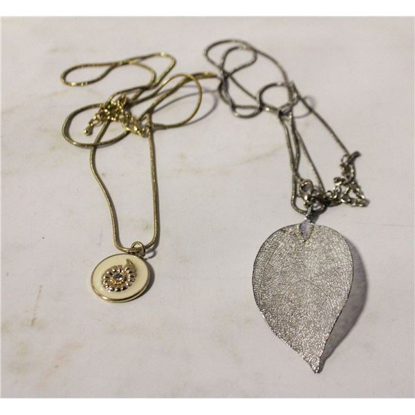 GOLD TONE NECKLACE/JEWELED SNAIL PENDANT WITH