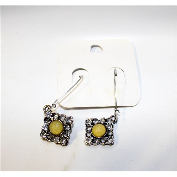 HANDMADE DIAMOND SHAPE EARRINGS