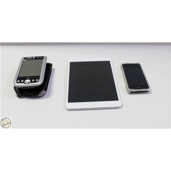 BOX OF VINTAGE ELECTRONICS, UNTESTED