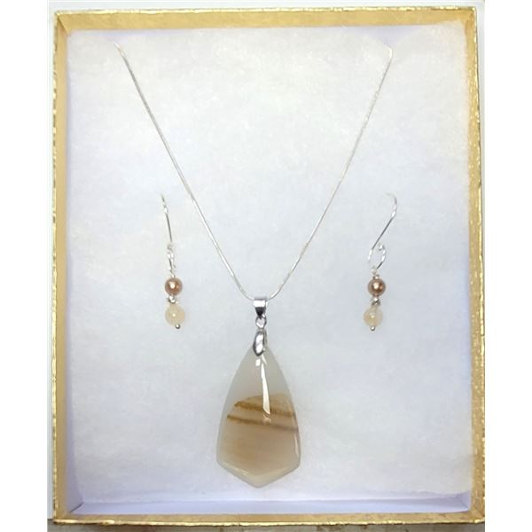 8)  CHEVRON SHAPED NATURAL SCENIC DENDRITE