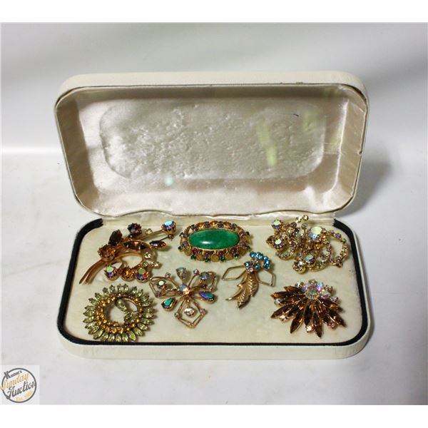 7 VTG BROOCHES (1940'S / 50'S & 60'S)