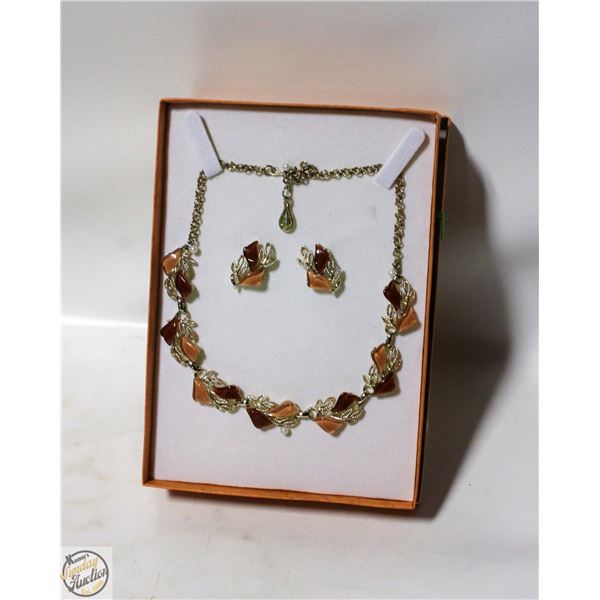 1950'S CORO LUCITE & SILVER-TONE LEAVES-NECKLACE