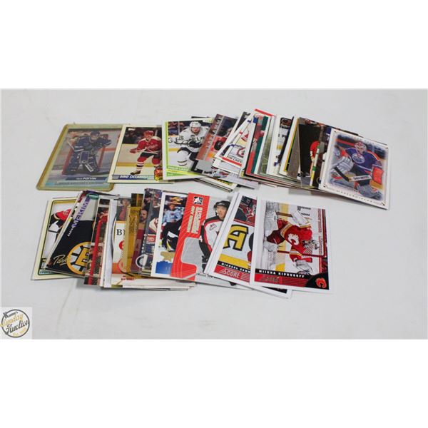BAG OF ASSORTED HOCKEY CARDS