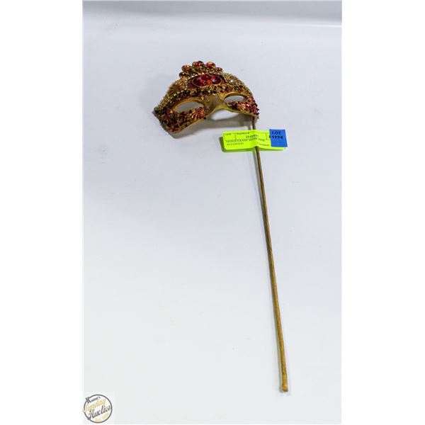 MASQUERADE MASK PINK ACCENTED