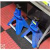 Image 1 : LOT OF 2 POWER FIST 6 TON JACK STANDS