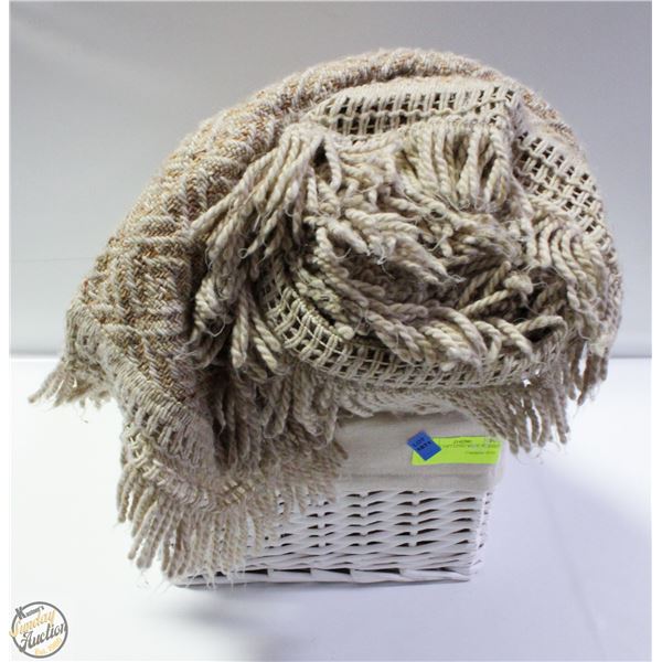 APPROX 10FT LONG WOOL BLANKET OVAL