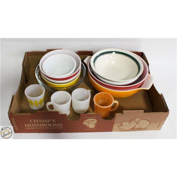 TRAY OF VINTAGE BAKE WARE