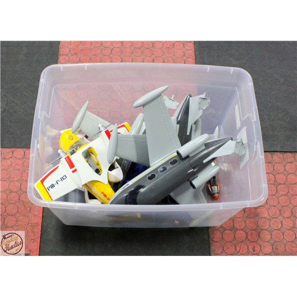 PLAYMOBILE - 5 AIRPLANES & 20 PEOPLE