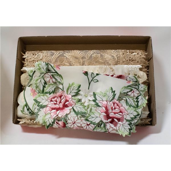 VINTAGE CHRISTMAS LINENS  - 4 RUNNERS PINK