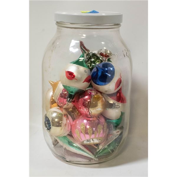 VINTAGE JAR WITH 20 VINTAGE CHRISTMAS