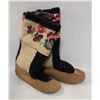 Image 1 : FELT MUKLUKS WITH FLOWER DESIGN