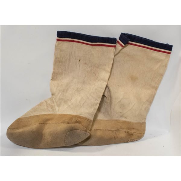 MUKLUKS WHITE CANVAS