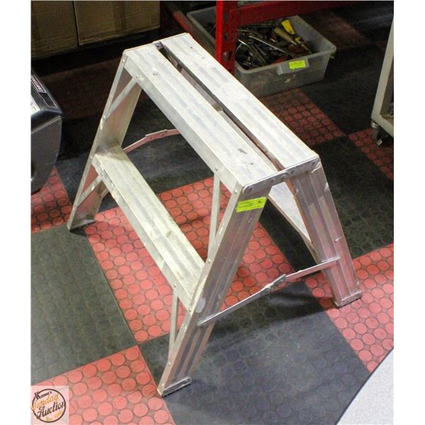 2 FOOT STEP LADDER