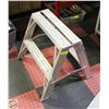 Image 1 : 2 FOOT STEP LADDER