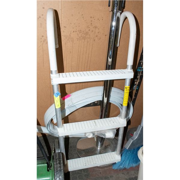 MARINE LADDER WITH MOUNTING HARDWARE