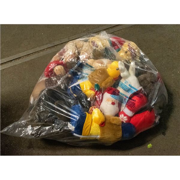 11 CHRISTMAS STUFFED ANIMALS