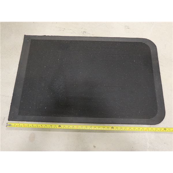 TAPIS EN CAOUTCHOUC 2'x3'