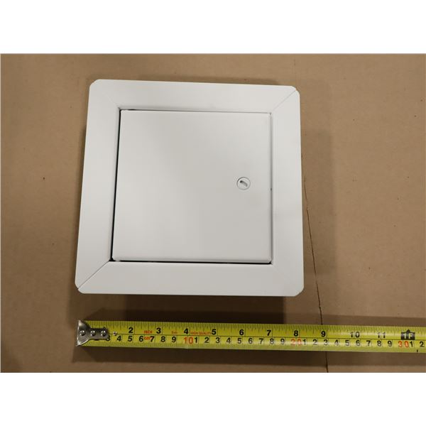 PORTE D’ACCÈS EN MÉTAL 5-3/4"x5-3/4"