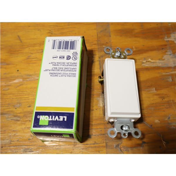 LOT DE 9 INTERRUPTEURS DECORA PLUS UNIPOLAIRE A/MALT LEVITON 5621-2W