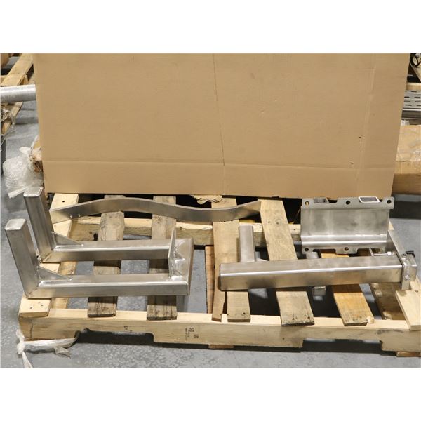 LOT DE PIÈCES EN INOX ASST