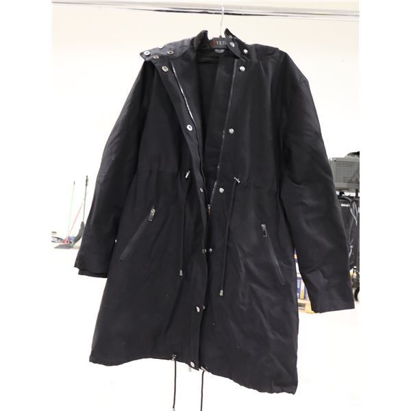 MANTEAU PORTE-BÉBÉ SERAPHINE AVEC CAPUCHON NOIR