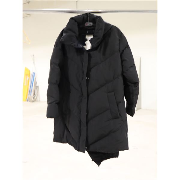 MANTEAU PUFFER CHEVRON PORTE-BÉBÉ CAPUCHON NOIR