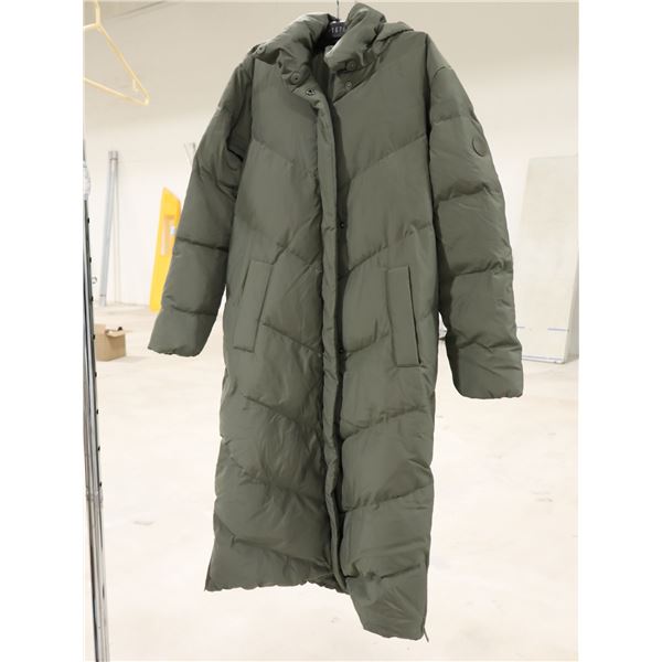MANTEAU PUFFER LONG CHEVRON PORTE-BÉBÉ SERAPHINE KAKI CAPUCHON