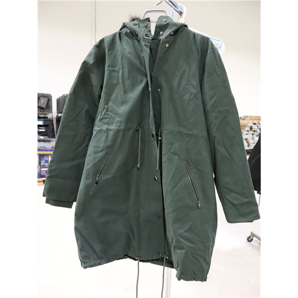 PARKA LONGUE DOUBLÉE EN DUVET PORTE-BÉBÉ SERAPHINE KAKI CAPUCHON