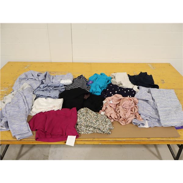 LOT DE 20pcs ROBES ASST