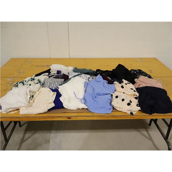 LOT DE 25+pcs ROBES ASST