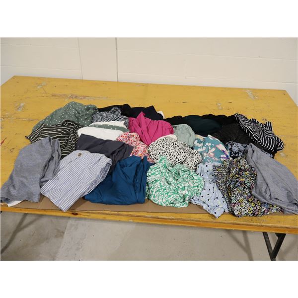 LOT DE 25+pcs ROBES ASST
