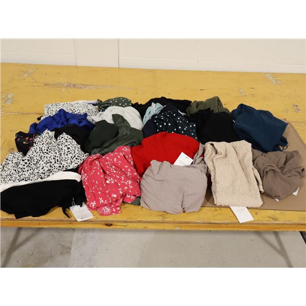 LOT DE 22pcs ROBES ASST