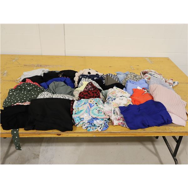 LOT DE 33pcs ROBES ASST