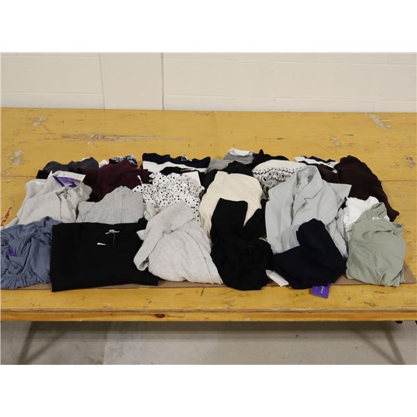 LOT DE 24pcs VÊTEMENTS POUR FEMMES ASST