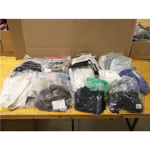 LOT DE 22pcs VÊTEMENTS POUR FEMMES ASST