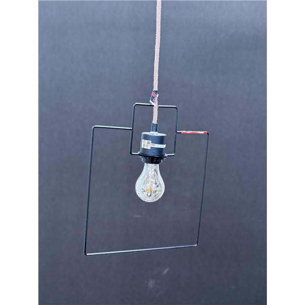 ENS DE LUMIÈRE SUSPENDU PLOG-IT