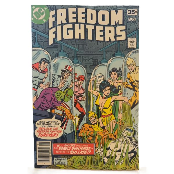 Freedom Fighters #13 (1977) – Deadly Duplicates Threaten the Team! Bronze Age DC Classic