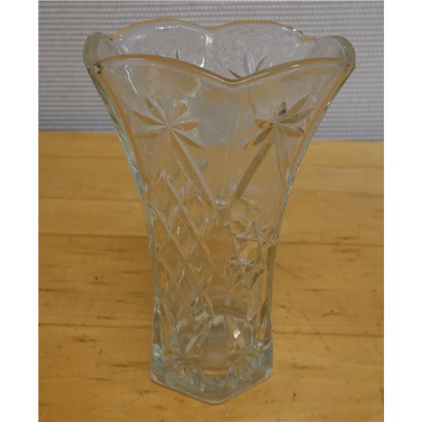 Crystal Vase w/ Pinwheel Design (chipped) 5" Dia, 8.25"H