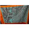 Image 5 : Solid w/ Paisley Design Fabric Quilt or Throw 43" x 78"