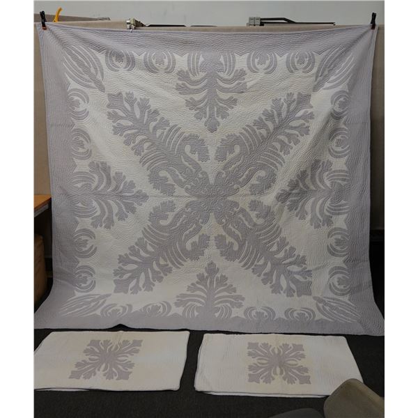 Hawaiian Floral Quilt 98" x 100" w/ 2 Matching Pillowcases