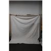 Image 22 : Hawaiian Floral Quilt 98" x 100" w/ 2 Matching Pillowcases